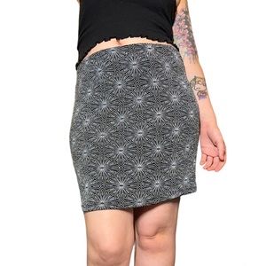 ❤️2/$20 BUNDLE❤️ H&M Shimmer Diamond Party Skirt Elastic Waist Size Large NWOT